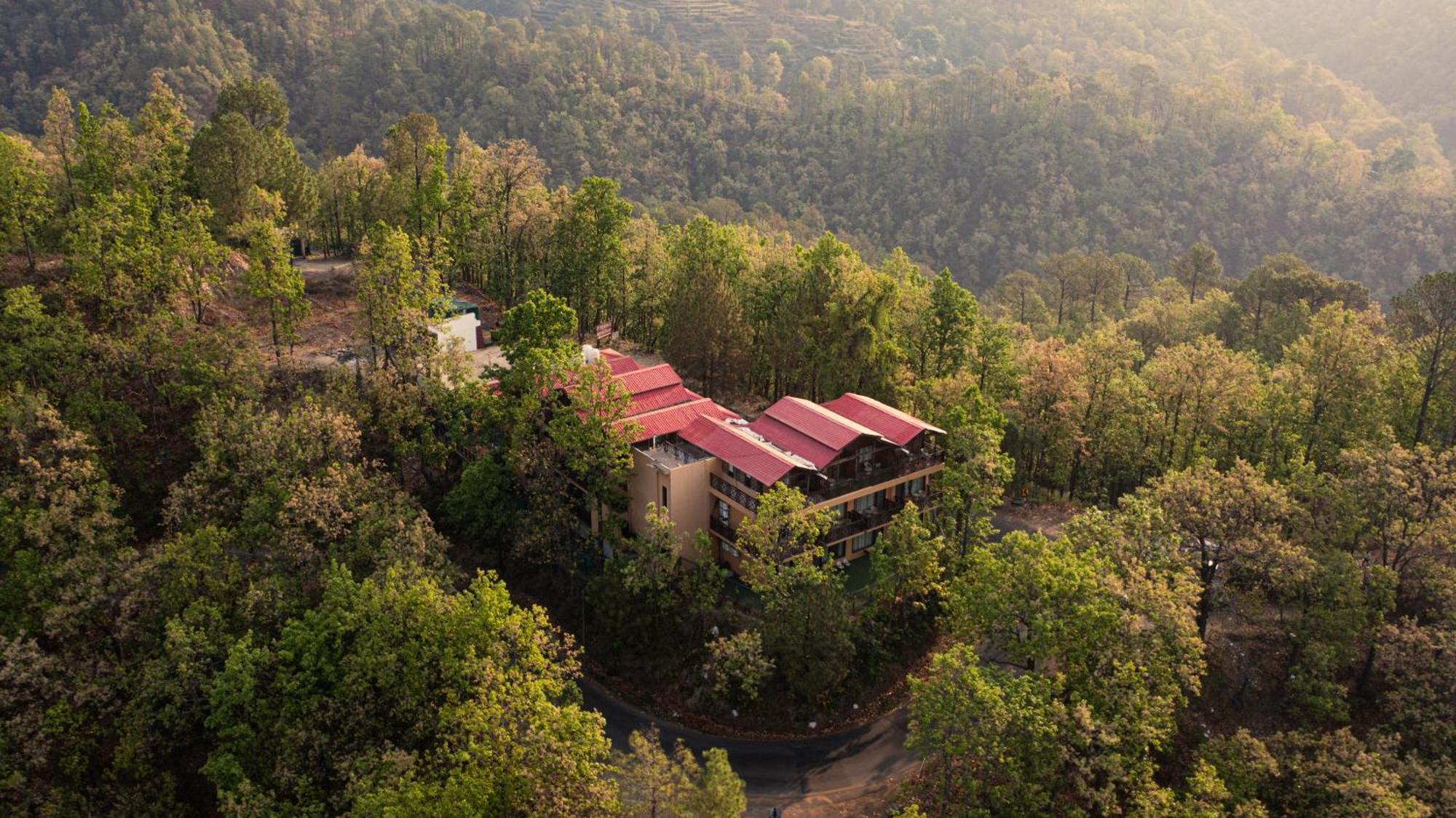 Aavaas Hill Resort ลันส์โดว์นี ภายนอก รูปภาพ