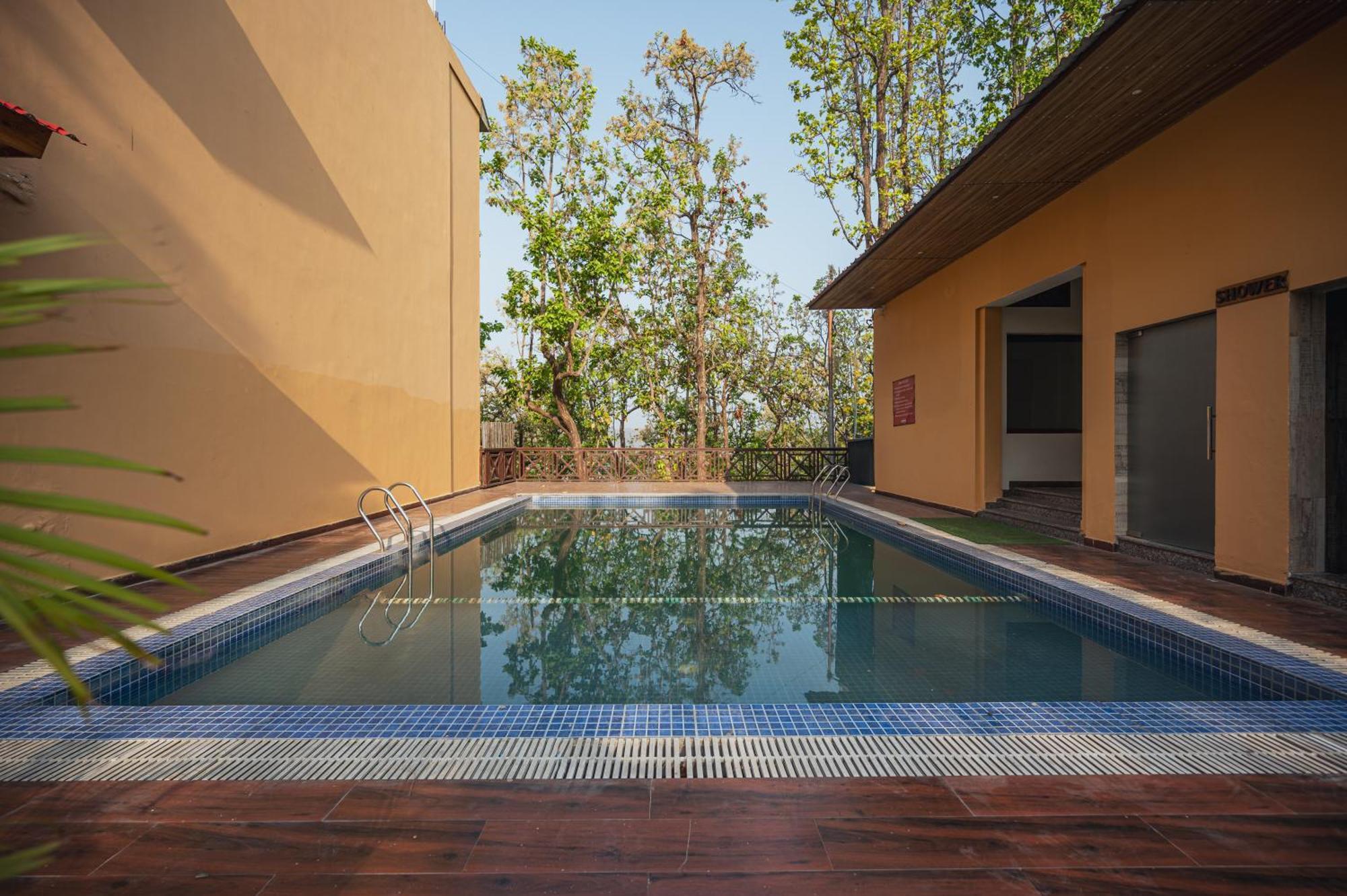 Aavaas Hill Resort ลันส์โดว์นี ภายนอก รูปภาพ