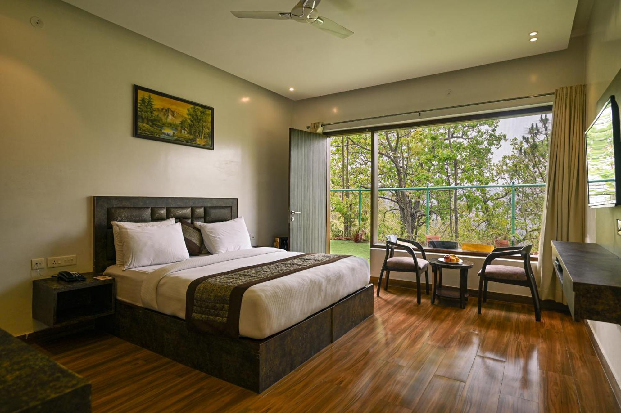 Aavaas Hill Resort ลันส์โดว์นี ภายนอก รูปภาพ