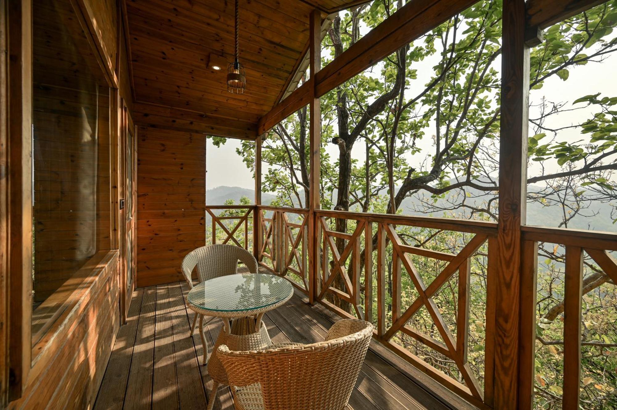 Aavaas Hill Resort ลันส์โดว์นี ภายนอก รูปภาพ