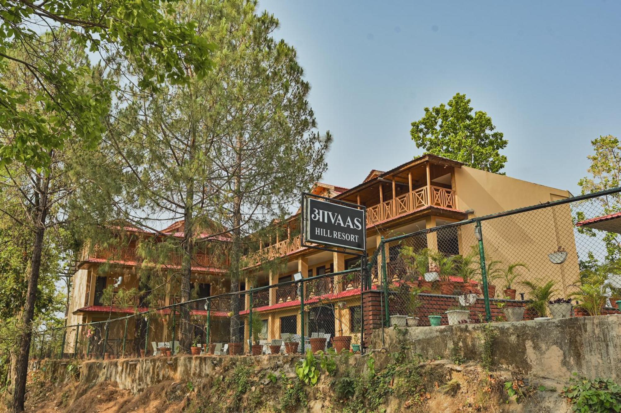 Aavaas Hill Resort ลันส์โดว์นี ภายนอก รูปภาพ