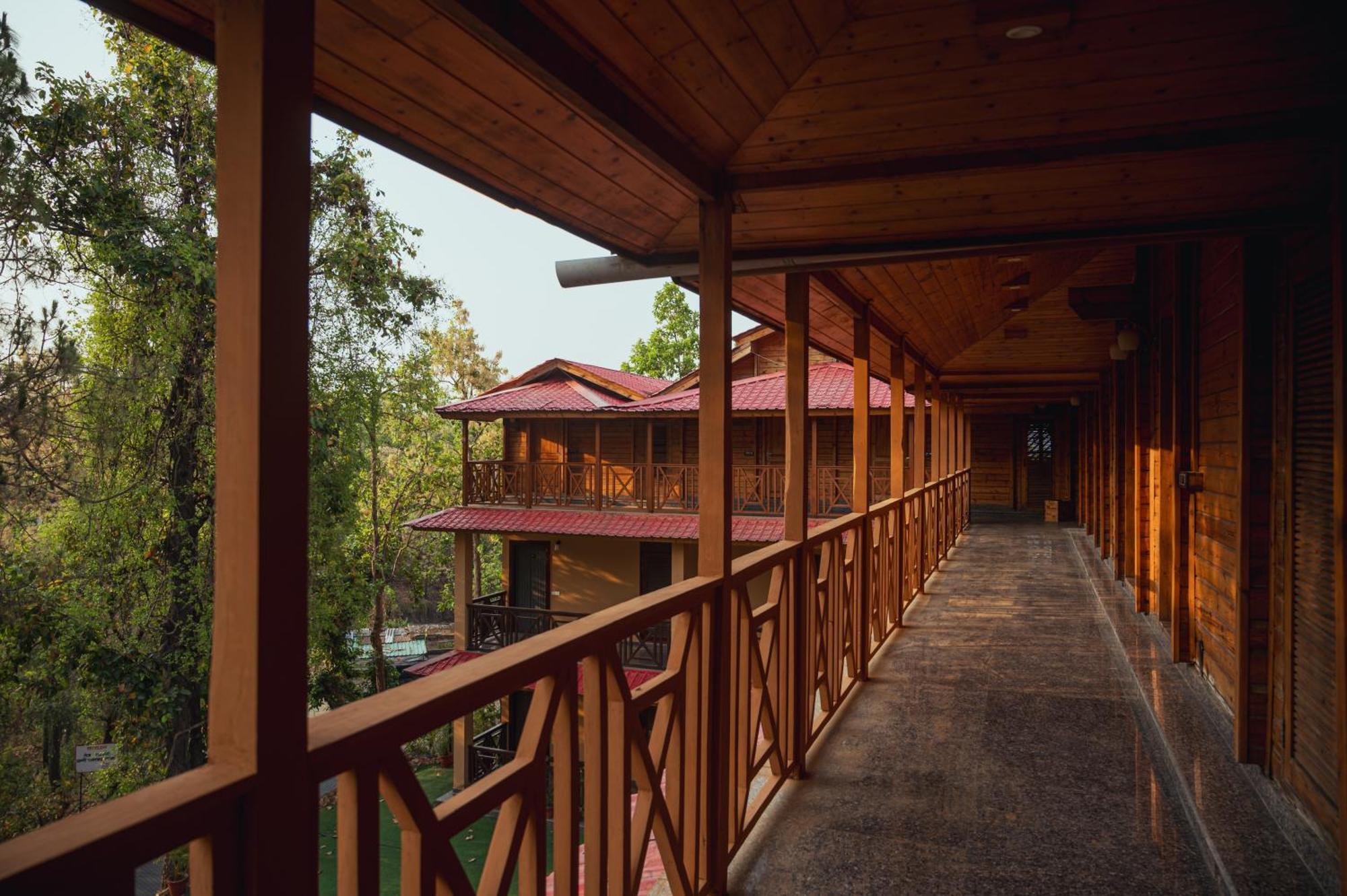 Aavaas Hill Resort ลันส์โดว์นี ภายนอก รูปภาพ